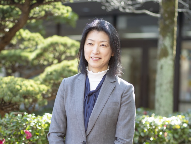 青木 理江 先生